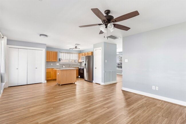 Building Photo - 415 Laurel Pine Dr