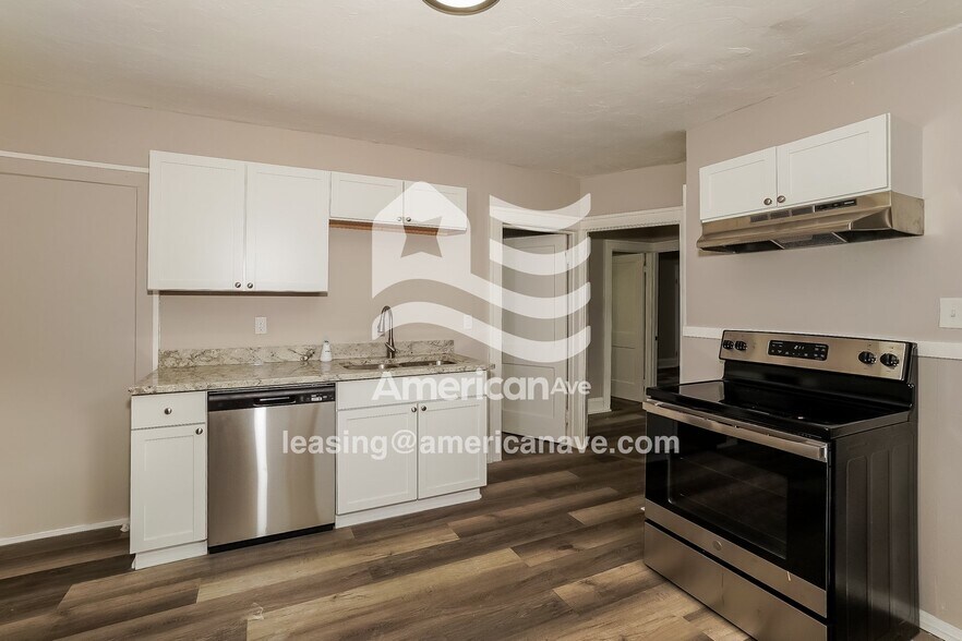 Building Photo - 13601 Edgewood Ave