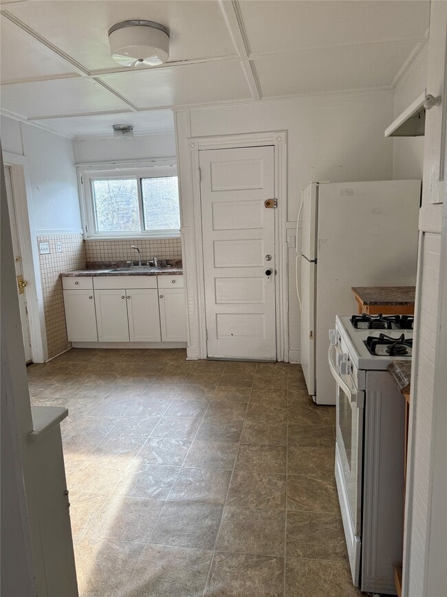 Building Photo - 14 Dennison Ave