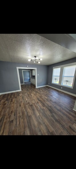 Dinning room - 1711 Carr St