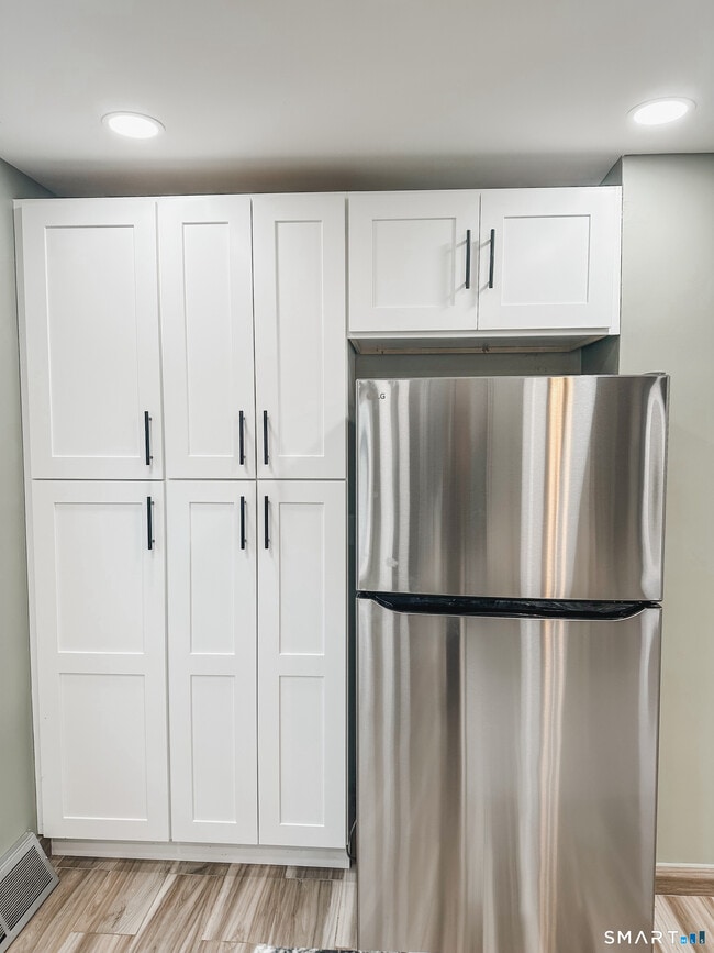 Building Photo - 264 Wilmot Ave