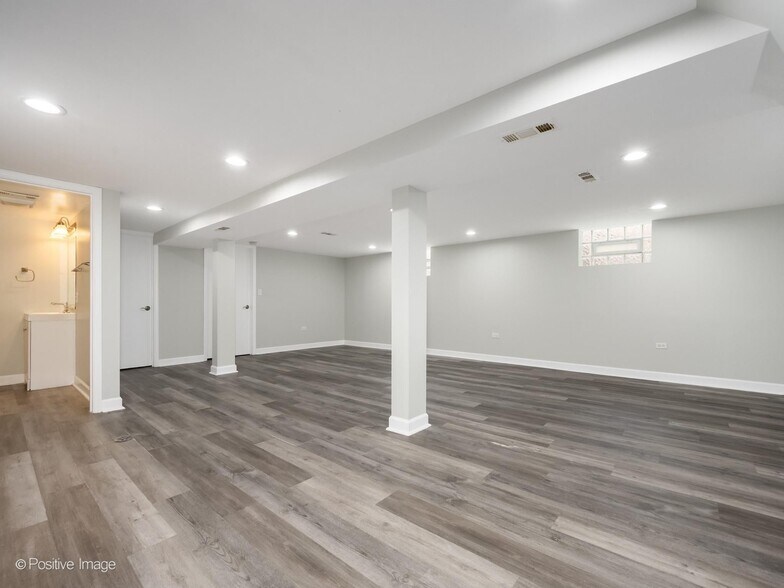 Building Photo - 14341 Dobson Ave