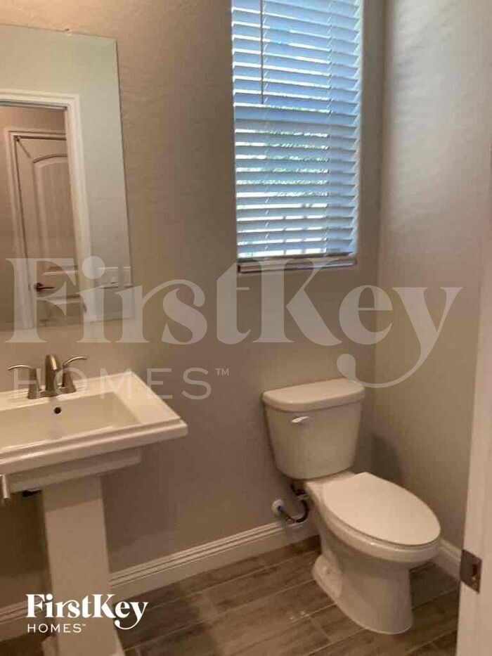 Building Photo - 1023 S 151st Ln