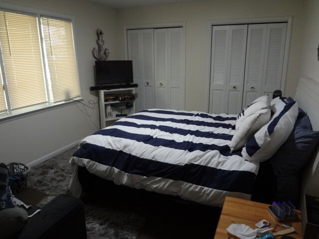 Bedroom with closet doors - 1519 Cambria Dr