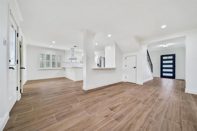 Building Photo - 950 Del Norte St