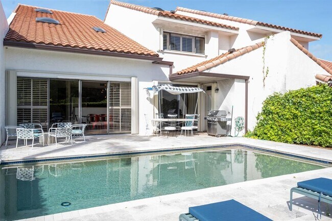 Building Photo - 2592 Sheltingham Dr