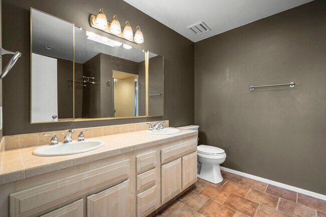 Building Photo - 3447 Skyline Blvd