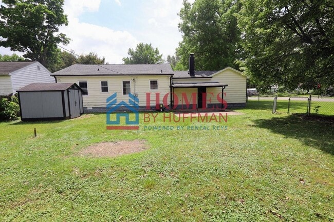 Building Photo - Three Bedroom House | Large Backyard