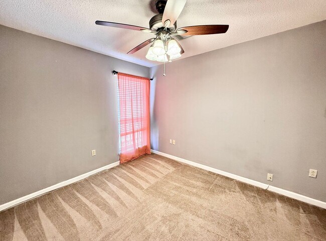 Building Photo - 955 Ridgepoint Ct
