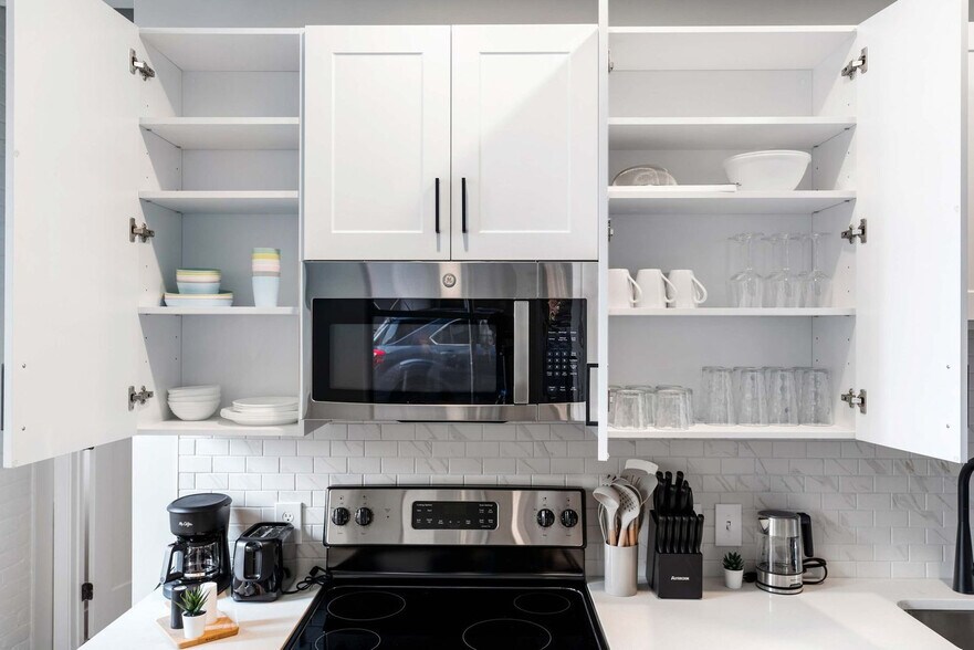 Building Photo - 205 W 4th St