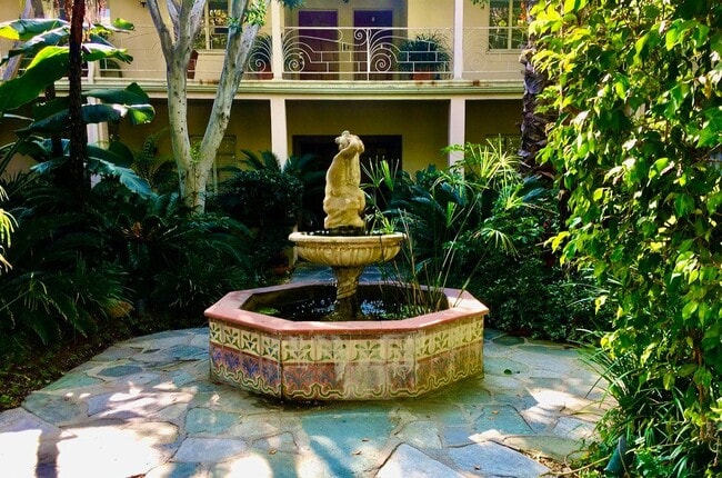 Building Photo - 8474 Fountain Ave
