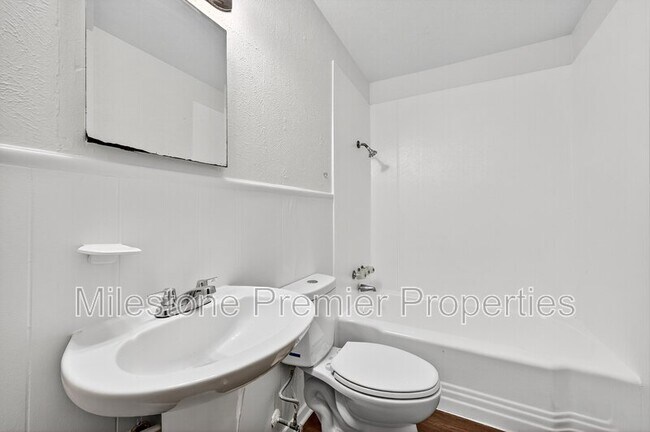 Building Photo - 1112 Redbud Rd