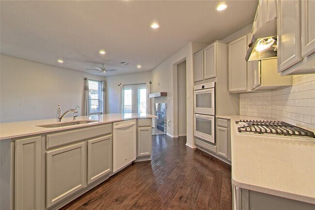 Building Photo - 413 Sheepshank Dr
