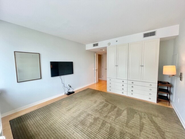 Building Photo - Millennium Stunner! 2BR/2BA 1,245sqft! Pet...