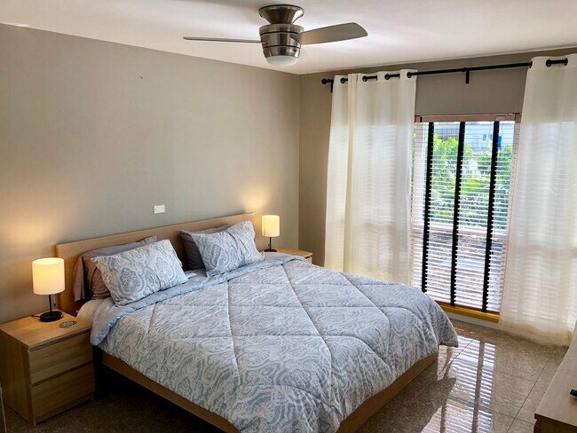 Building Photo - 2164 NE 27th Dr