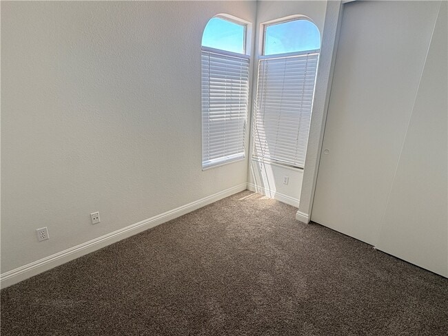 Building Photo - 1028 S Rossano Way