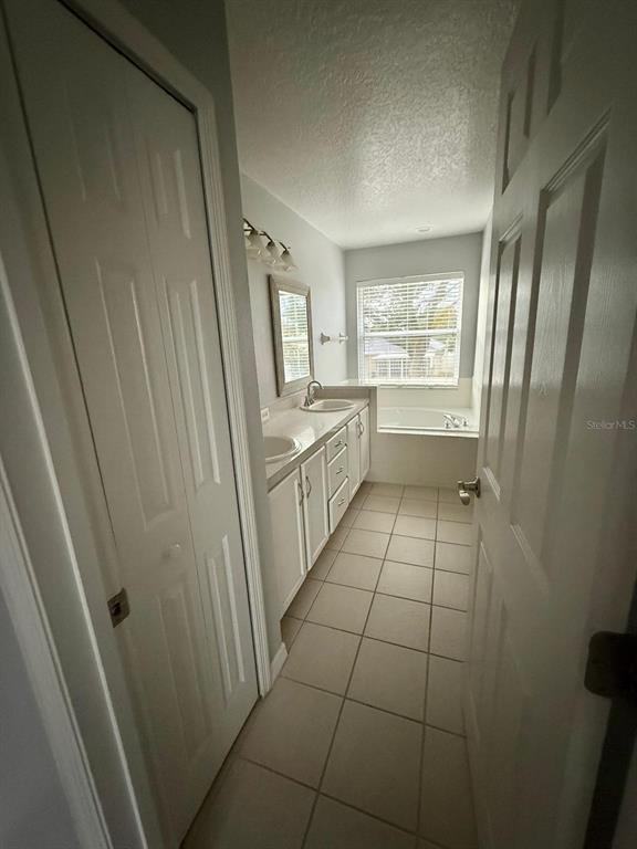 Building Photo - 14116 Entrada Dr