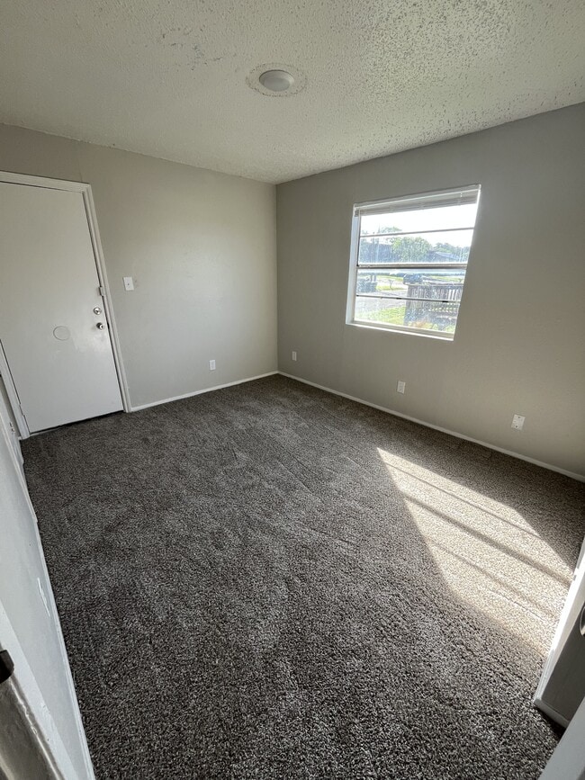 Building Photo - 706 Bracewood Cir