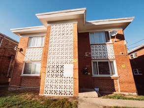 Building Photo - 1634 Crest Hill Ave