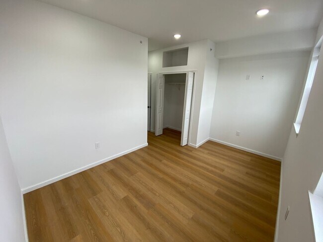 Building Photo - 5639 Market St