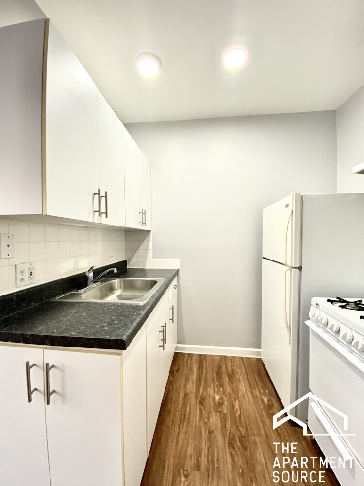 Building Photo - 4241 N Kenmore Ave