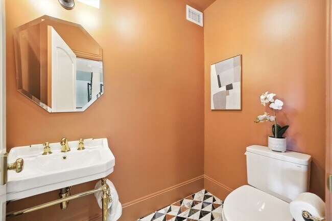 Building Photo - 197 Winchester St