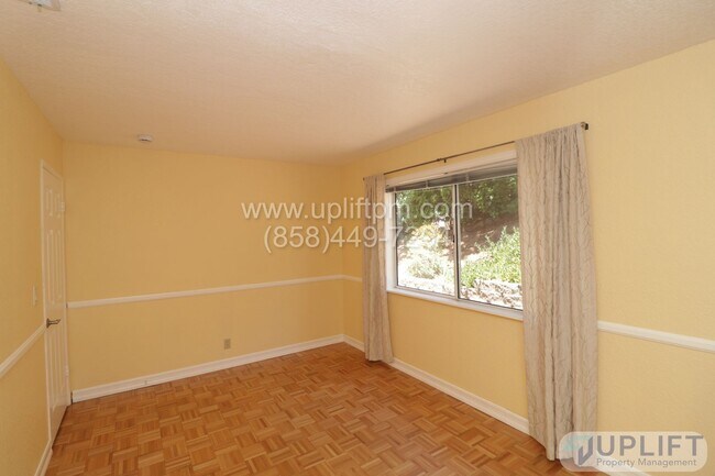 Building Photo - 3 Bedroom 2 Bathroom in Country Estates