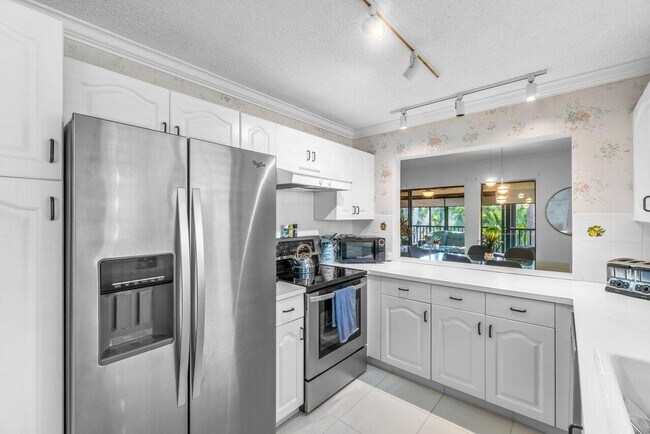 Building Photo - 50 Pelican Pointe Dr
