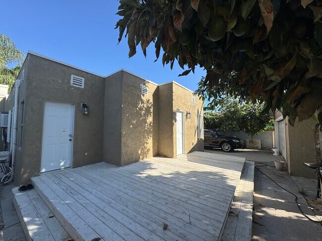 Building Photo - 619 S Bradfield Ave