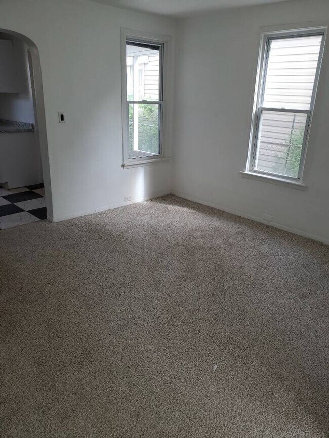 Building Photo - Newly Renovated 4BR/1BA Single-Family Home with Garage – Cleveland