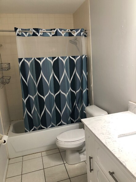 Building Photo - 713 S Daytona Ave