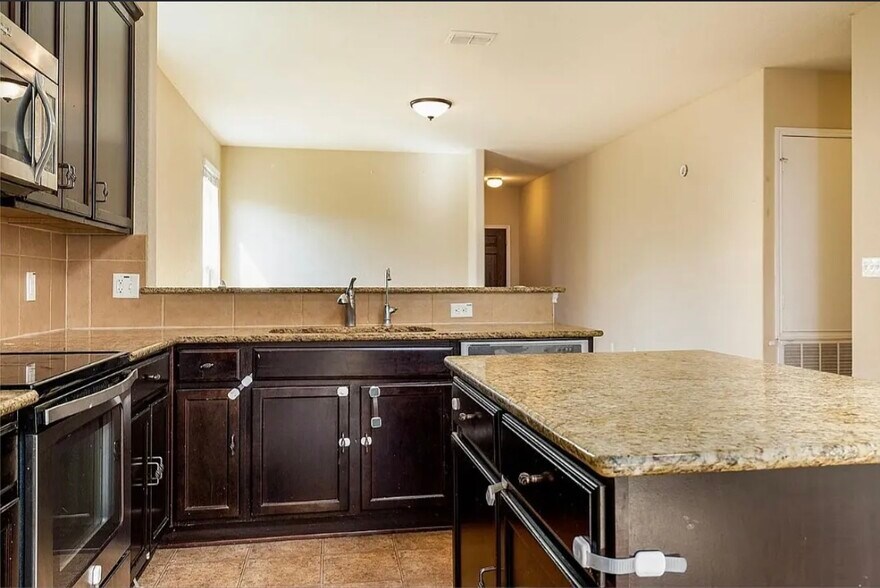 Kitchen count - 714 Roping Star