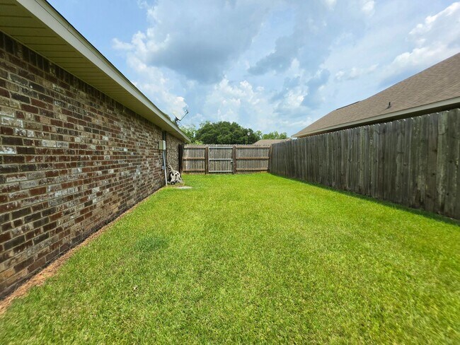 Building Photo - 14645 Birkdale Dr