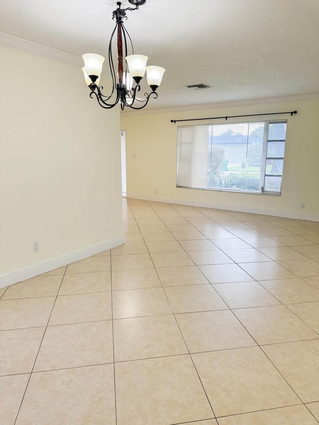 Building Photo - 1071 NW 83rd Dr