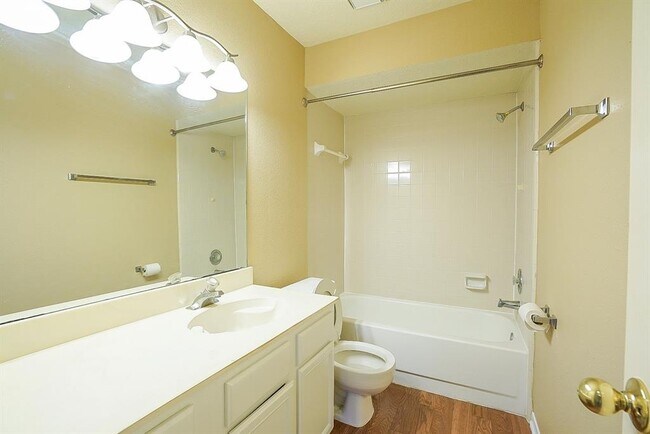 Building Photo - 1246 Manchester Cir