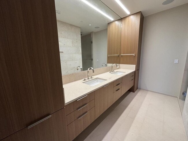 Building Photo - 1388 Ala Moana Blvd