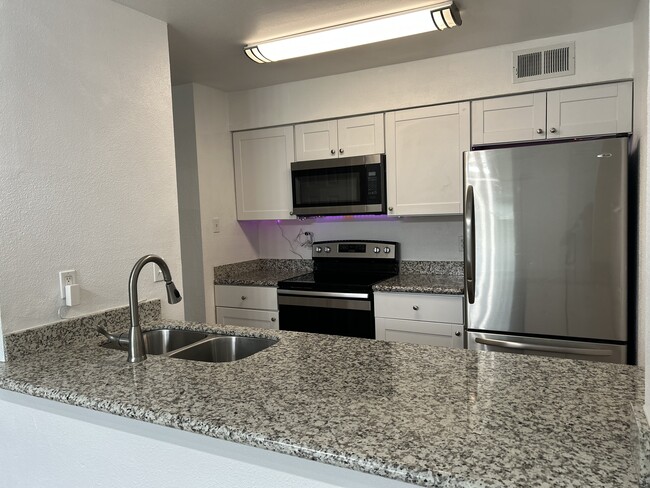 Building Photo - 5315 Cross Creek Dr