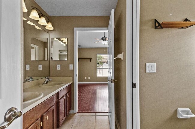 Building Photo - 13655 Artesa Bell Dr