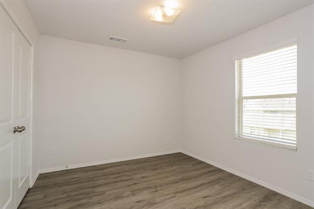 Building Photo - 5568 Willamette Dr