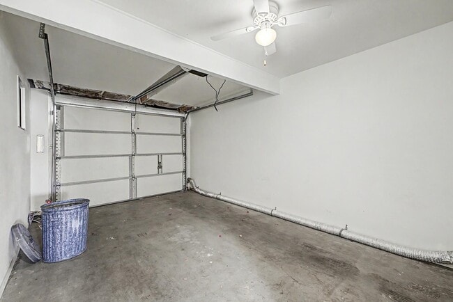 Building Photo - 10606 W Oakmont Dr