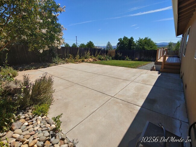 Building Photo - Beautiful Kelseyville rental