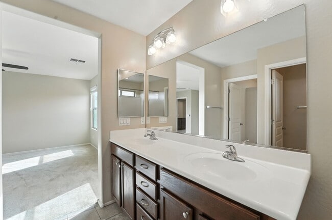 Building Photo - Charming Marley Park Home with Gorgeous Cu...