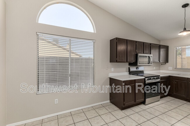 Building Photo - 5526 E Forge Ave