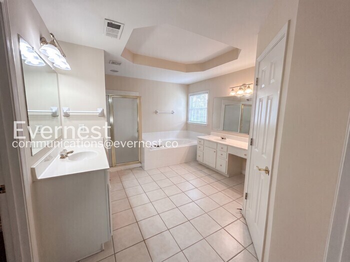 Building Photo - 1095 Downyshire Dr
