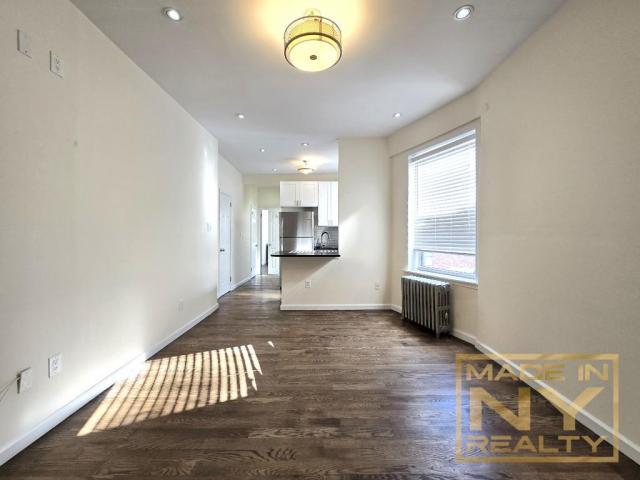 Building Photo - 1 bedroom in ASTORIA NY 11105