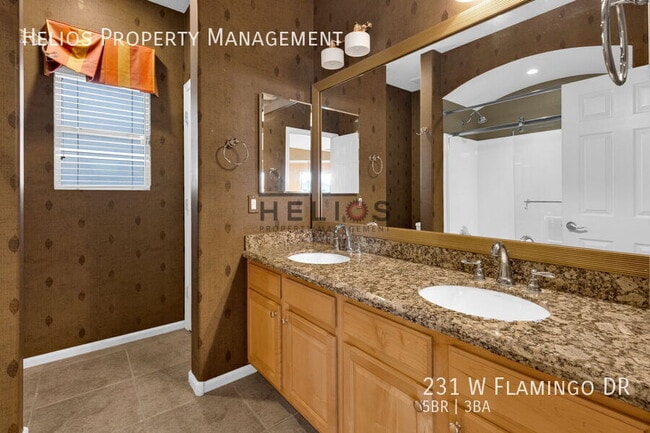 Building Photo - 231 W Flamingo Dr