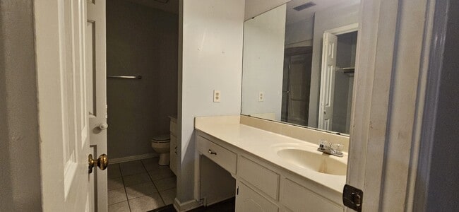 Building Photo - 211 Plantation Rd