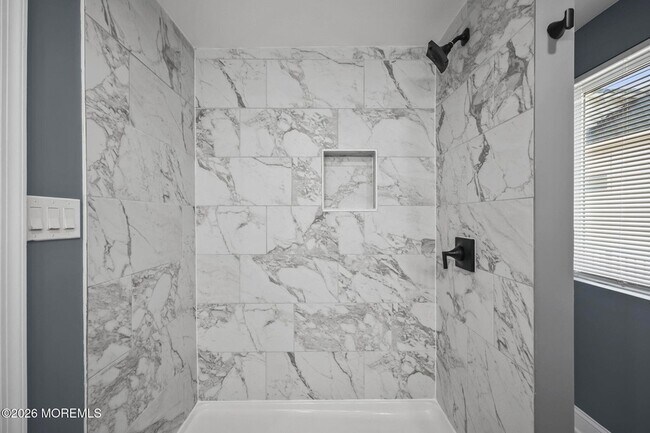 Building Photo - 143 Center Ave