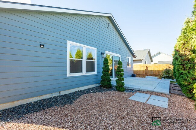 Building Photo - 4 Bed 2 Bath home for rent