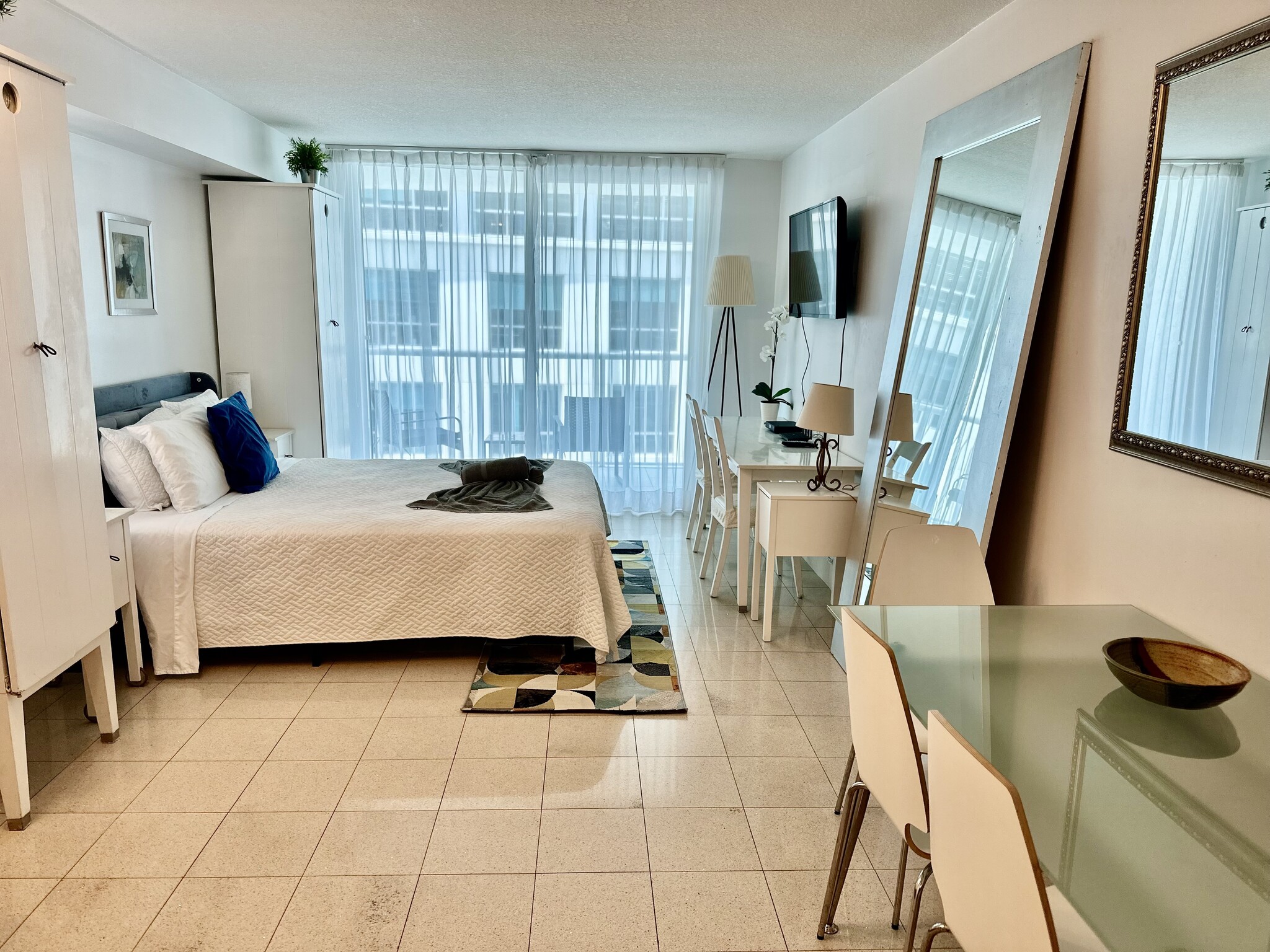Building Photo - 1200 Brickell Bay Dr